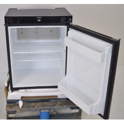 Réfrigérateur à absorption 12/230 volts/Gaz 61 litres Dometic - Feu Vert