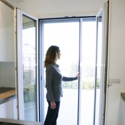 Moustiquaire Enroulable Porte et Porte-Fenêtre