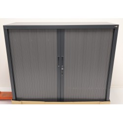 Armoire Basse à Rideaux de Bureau MTI 2 Tablettes Corps et Rideaux Anthracite 120x105x43cm