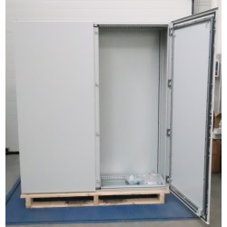 Armoire Electrique au Sol en Acier NVENT HOFFMAN MKD 2 Portes 1800X1600X500mm Grise