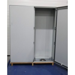 Armoire Électrique Monobloc au Sol Acier SCHNEIDER PanelSeT SM 2 Portes 2000x1600x400mm - NSYSM2016402DP