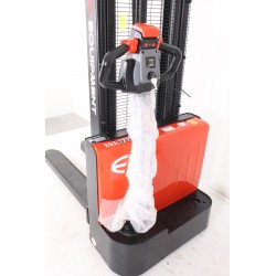 Gerbeur Élévateur Ergonomique EP EQUIPEMENT Charge 1200kg Hauteur de Levée Maximum 2,7m - EST122-A799617