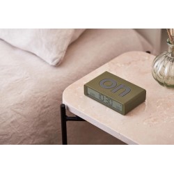 Radio Réveil LEXON Flip Classic Kaki Écran LCD Rechargeable par USB-C - LR157K9