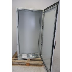 Armoire Électrique au Sol en Acier NVENT HOFFMAN 1 Porte Simple 1600x800x300mm