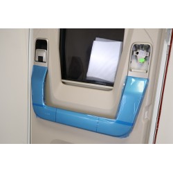 Porte d'Entrée de Camping-Car ou Caravane KNAUS Premium avec Encadrement et Store Plissé