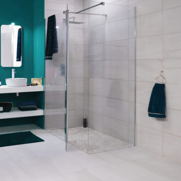 Paroi de douche Concerto Walk 80 x 200 cm installée dans une salle de bain moderne