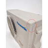 Gros plan sur le coin supérieur légèrement enfoncé de l’unité extérieure Panasonic CU-2Z35CBE