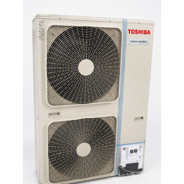 Vue de face de l’unité extérieure de climatisation réversible Toshiba Digital Inverter R32 RAV-GM1601AT8P