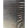 Détail des ailettes légèrement déformées sur l’échangeur thermique de l’unité extérieure Toshiba Digital Inverter R32