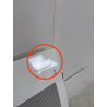 Détail du radiateur Atlantic Tatou blanc avec défaut sur l’angle supérieur droit