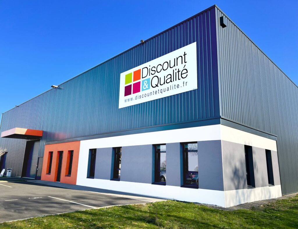 discount-et-qualite-facade-entrepot-commerce-le-pellerin-nantes