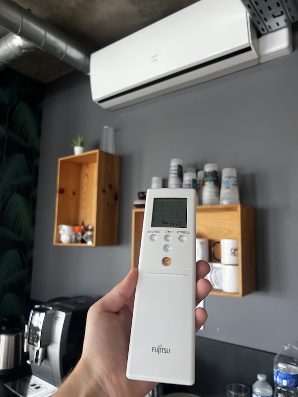 télécommande fujitsu clim en utilisation