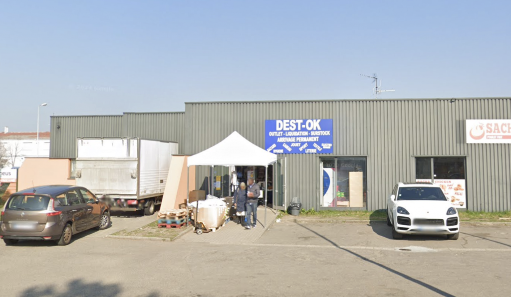 Devanture du magasin de destockage DEST-OK de Strasbourg