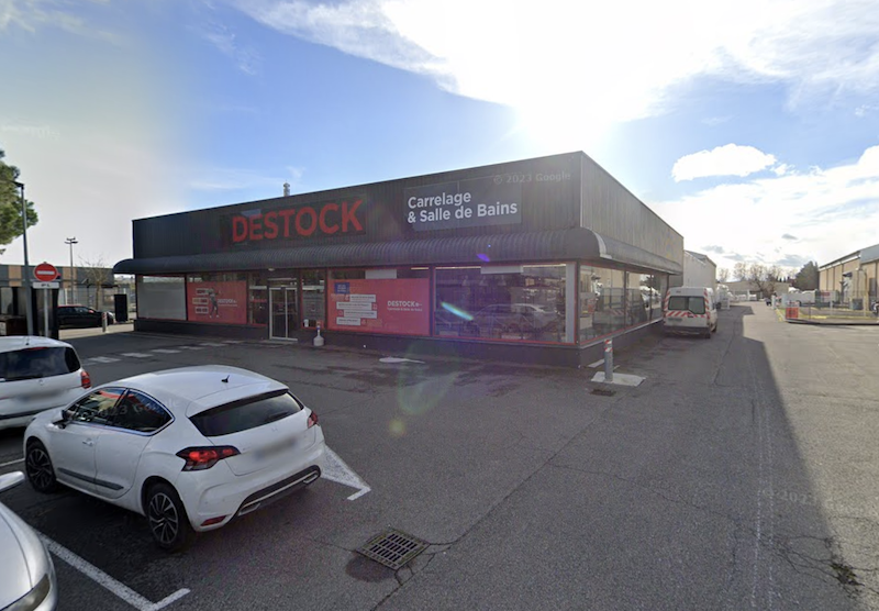 Devanture magasin "Decoceram - Destock" à Portet-sur-Garonne 