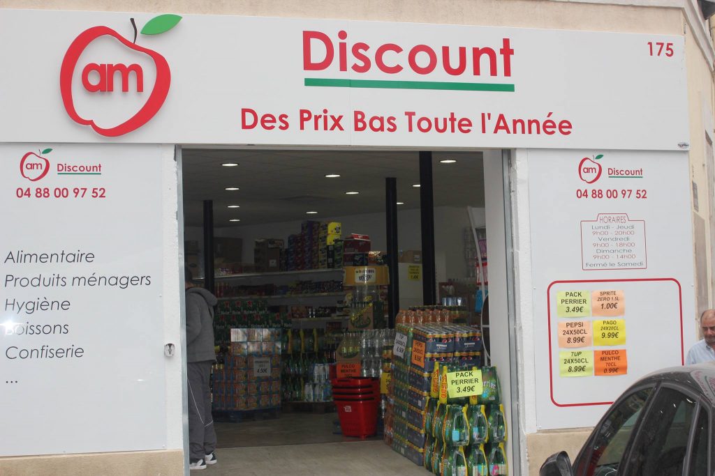 Devanture de la boutique AM Discount à Marseille