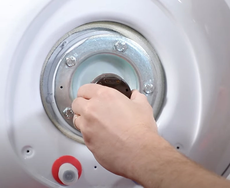 Vérification du bouton de sécurité thermique comment tester un thermostat de chauffe-eau avec un multimètre ?